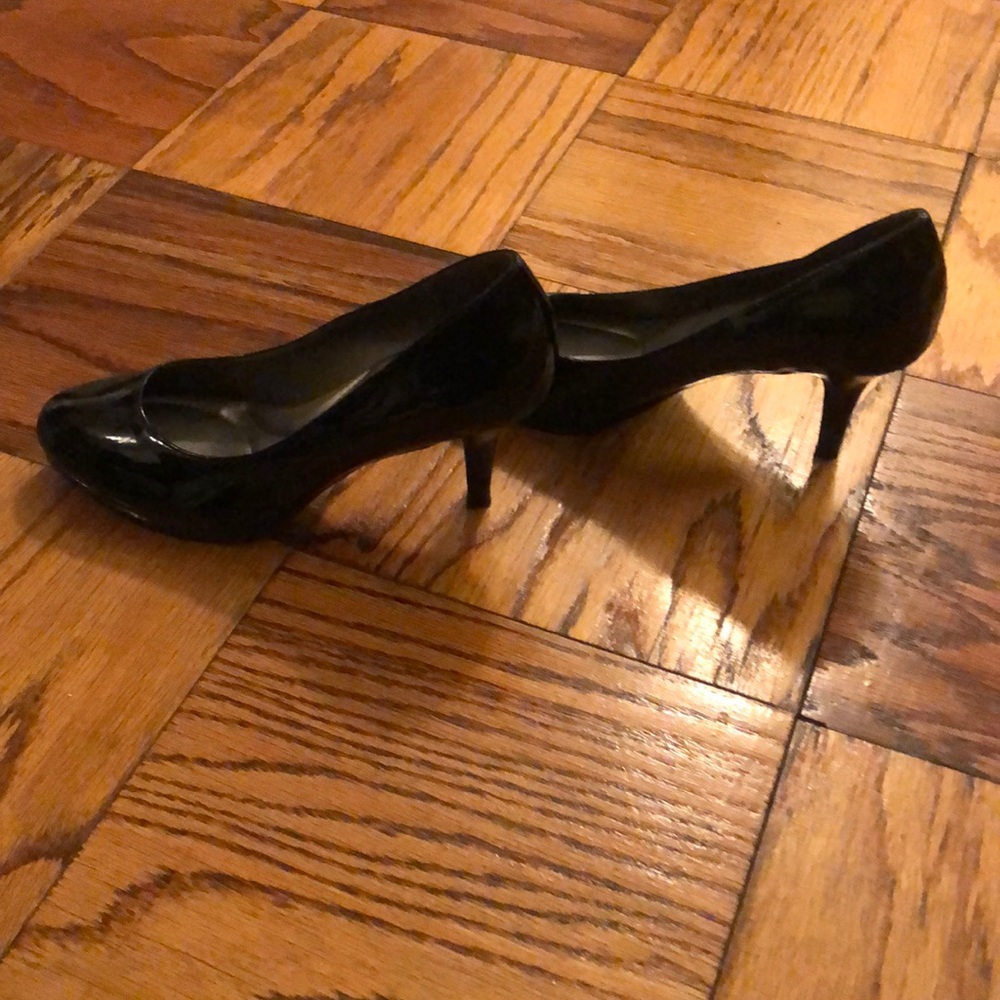 Black pumps, size 7. Worn once!